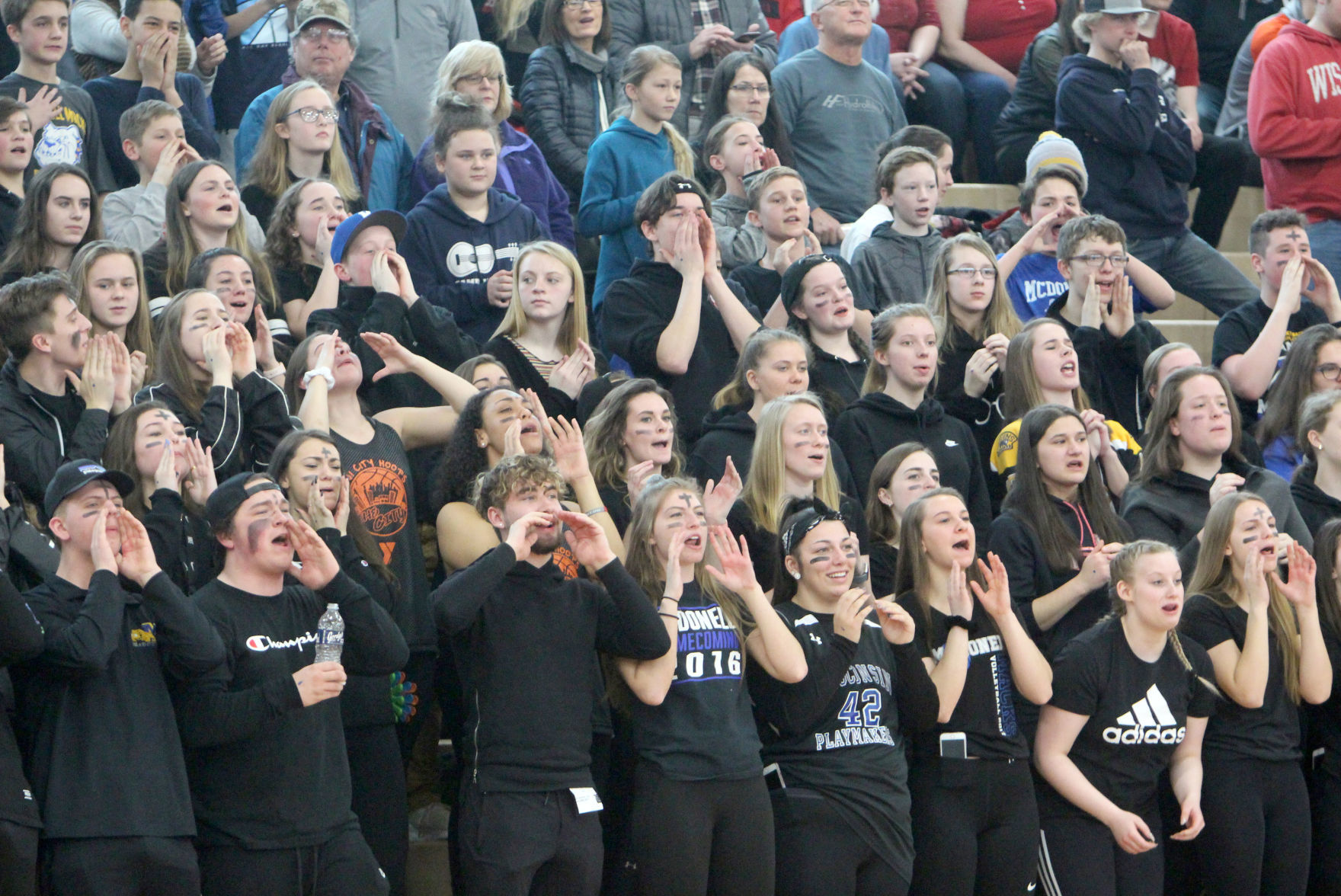 McDonell boys basketball vs Luck at Chi-Hi 3-9-19